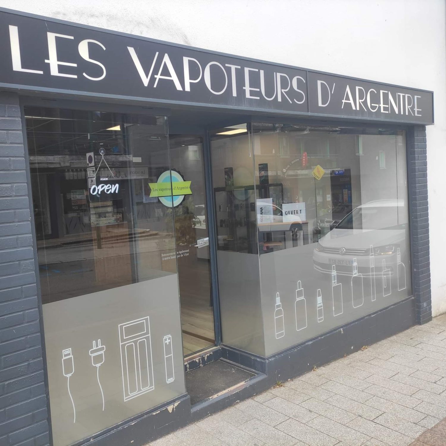 Façade de la boutique Les Vapoteurs de Vitré à Argentré